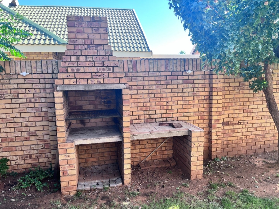 2 Bedroom Property for Sale in Heuwelsig Free State